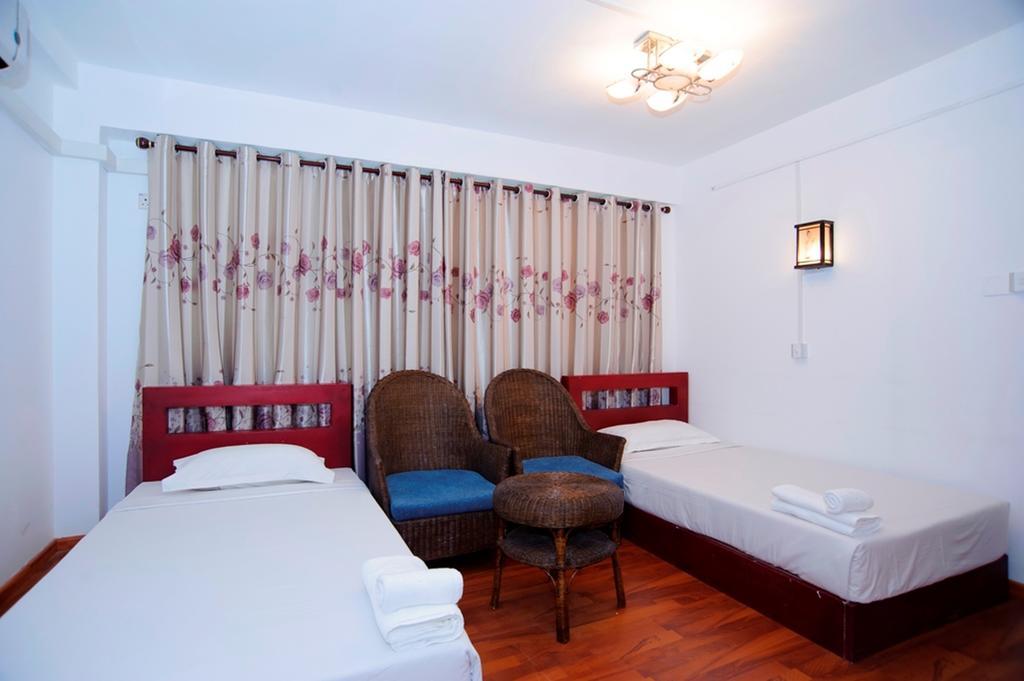 Agga Youth Hotel Yangon Exteriör bild
