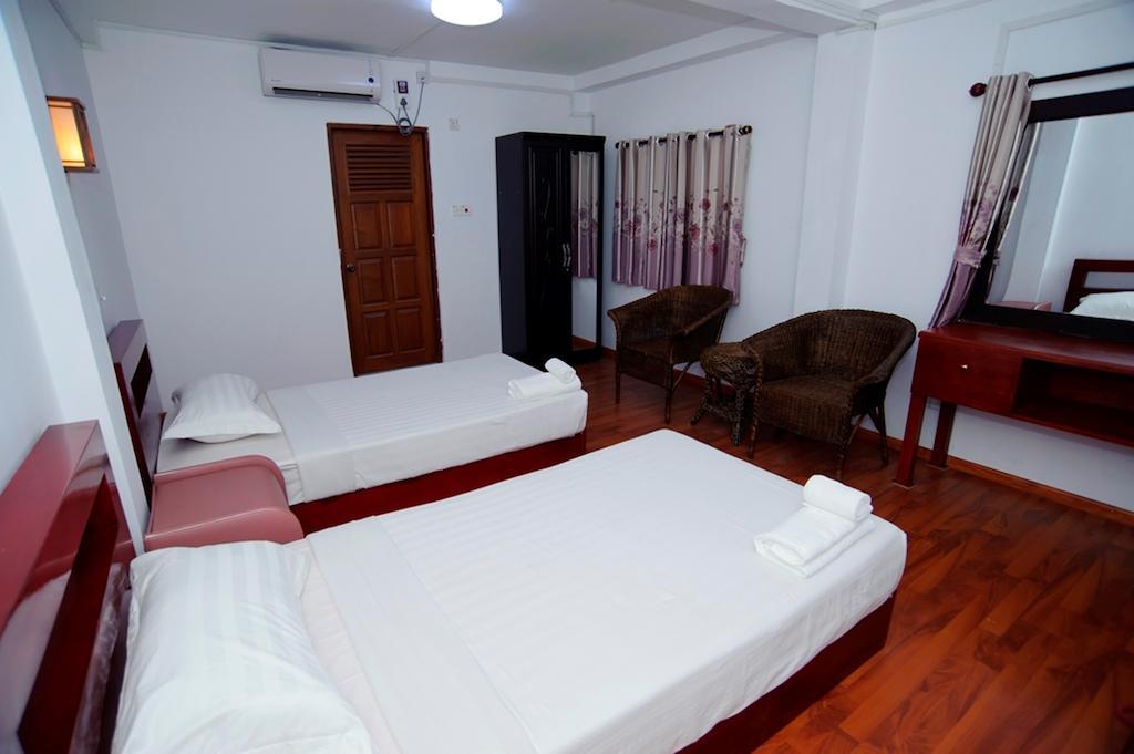 Agga Youth Hotel Yangon Rum bild