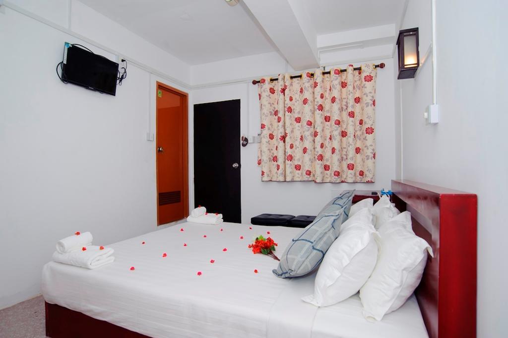 Agga Youth Hotel Yangon Exteriör bild