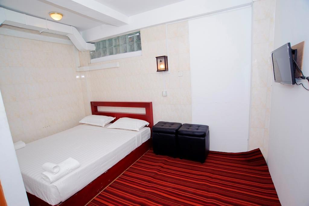 Agga Youth Hotel Yangon Exteriör bild