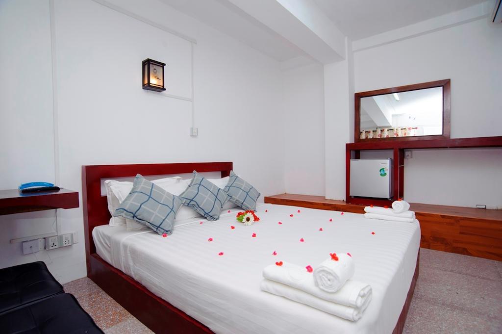 Agga Youth Hotel Yangon Exteriör bild