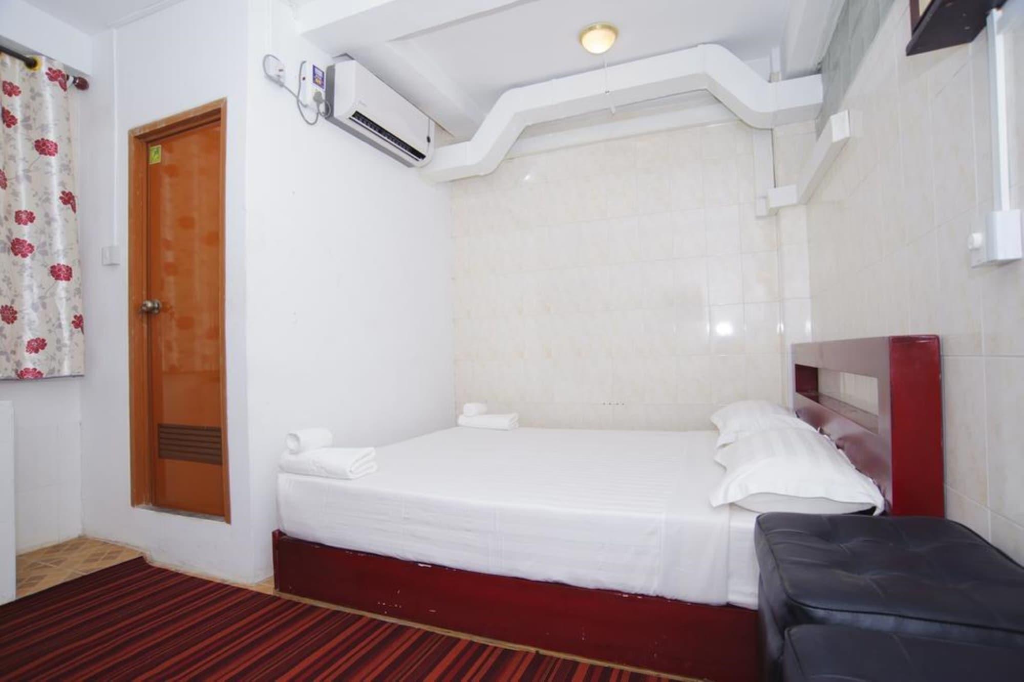 Agga Youth Hotel Yangon Exteriör bild