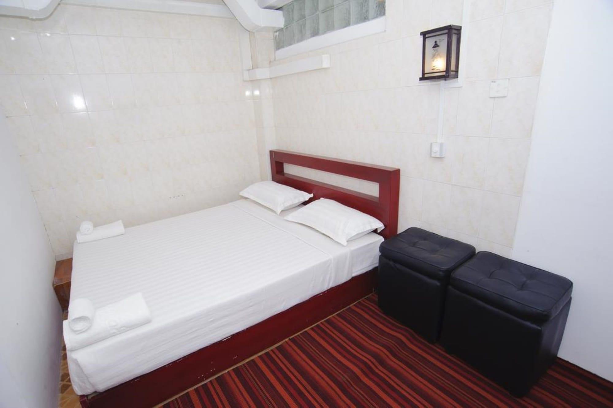 Agga Youth Hotel Yangon Exteriör bild