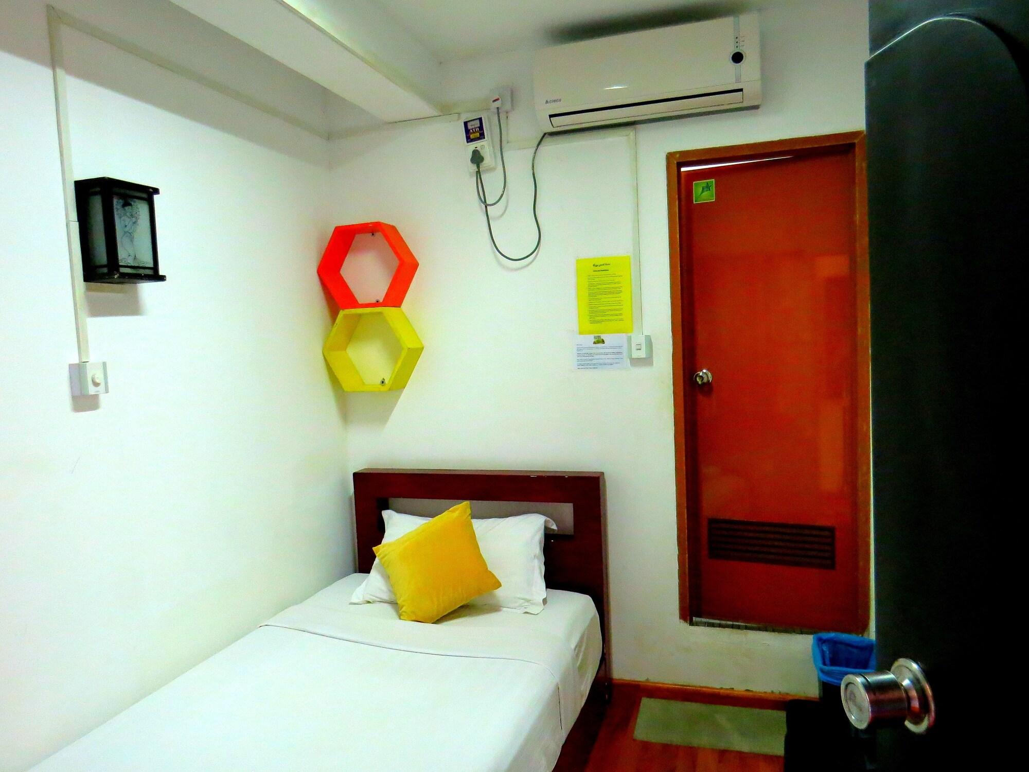 Agga Youth Hotel Yangon Exteriör bild