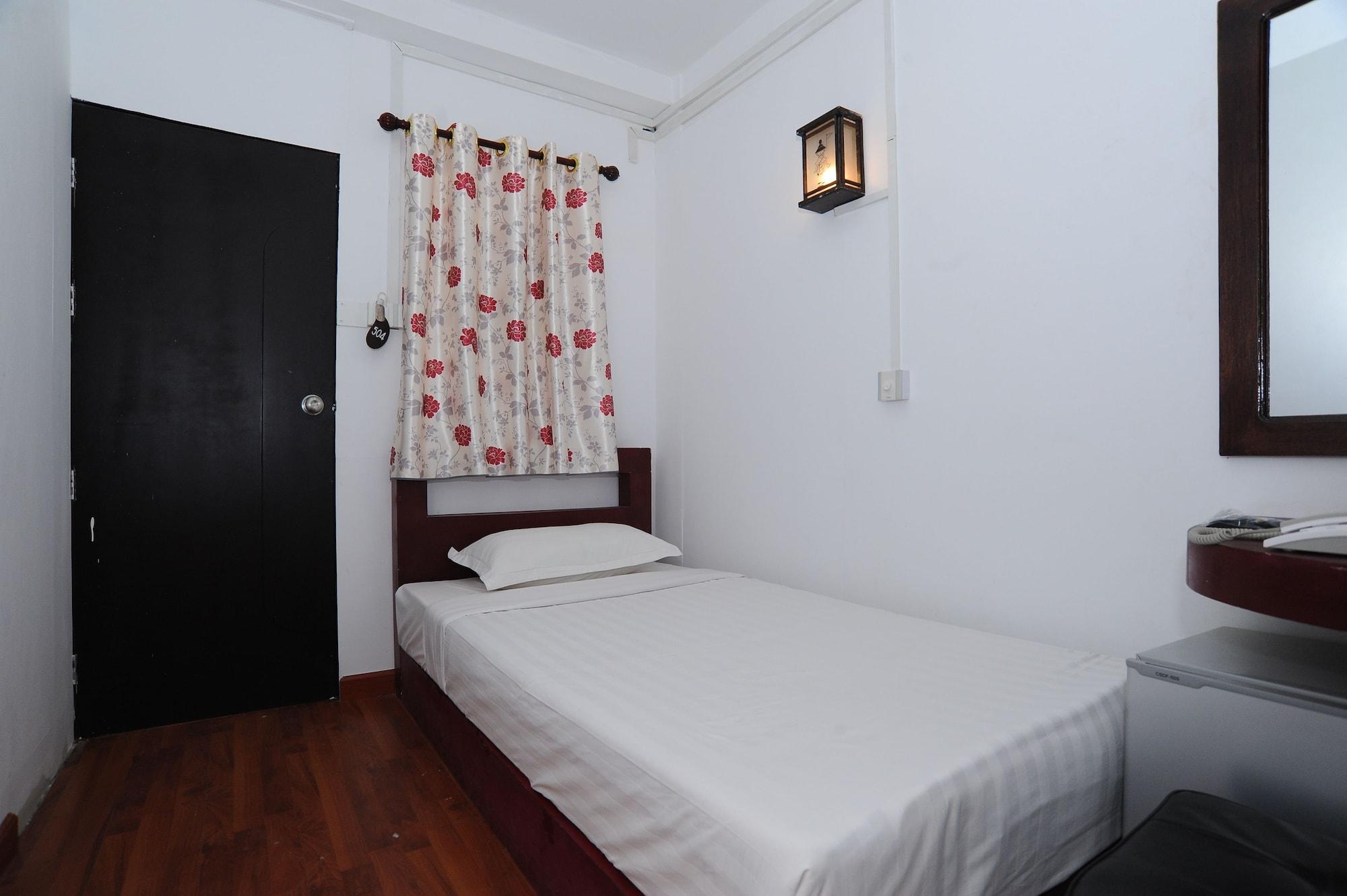 Agga Youth Hotel Yangon Exteriör bild