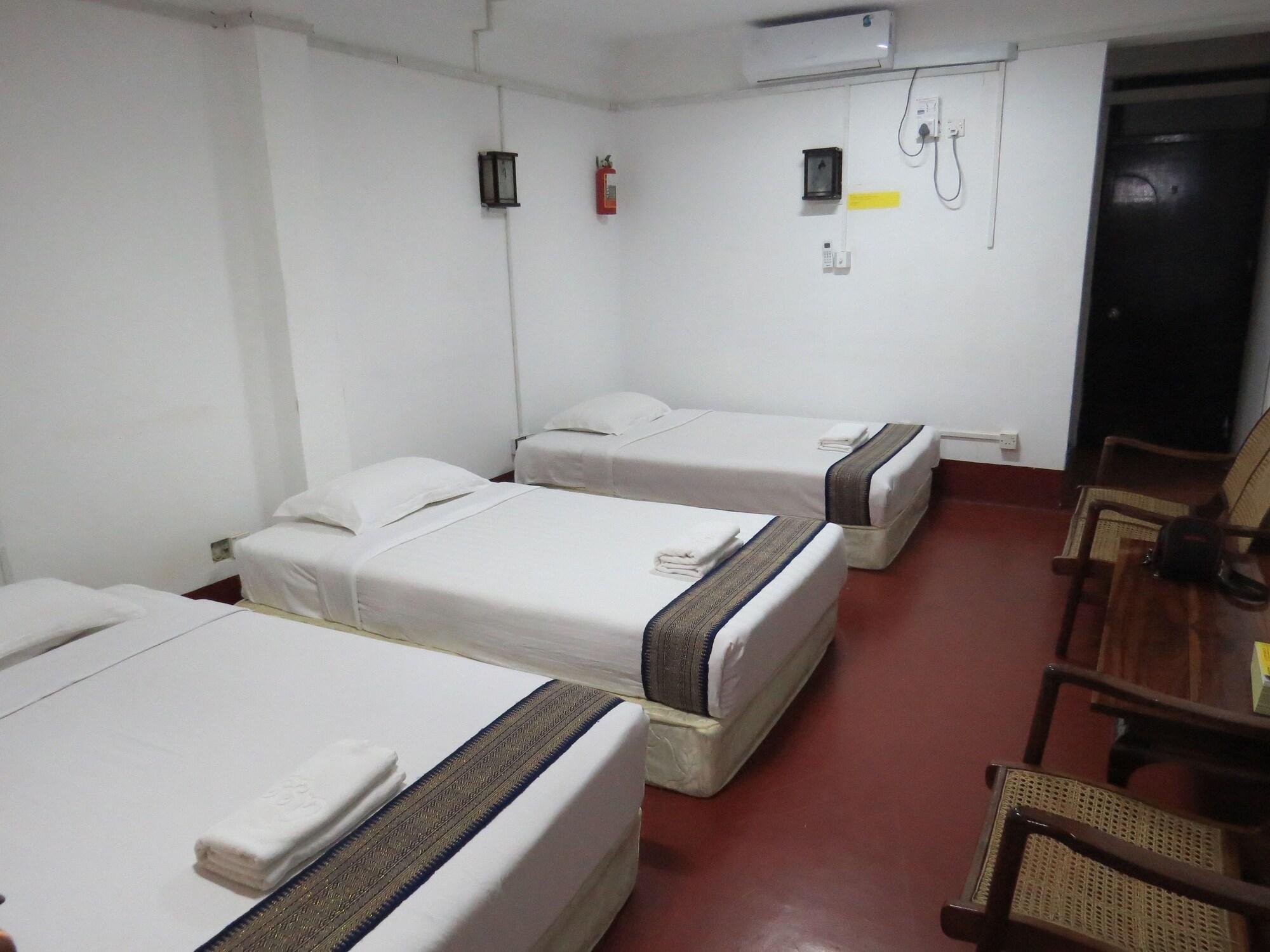 Agga Youth Hotel Yangon Exteriör bild
