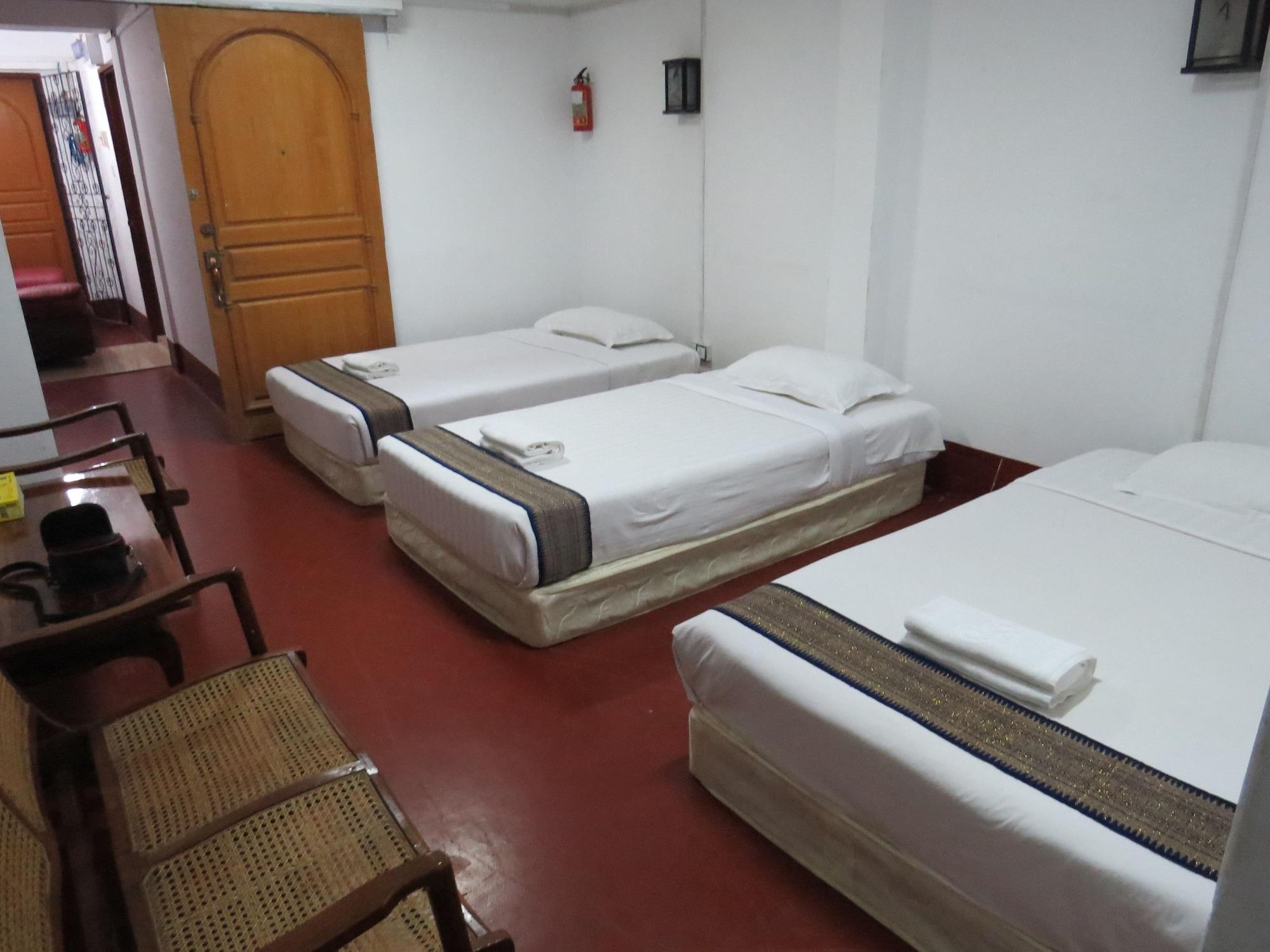 Agga Youth Hotel Yangon Exteriör bild