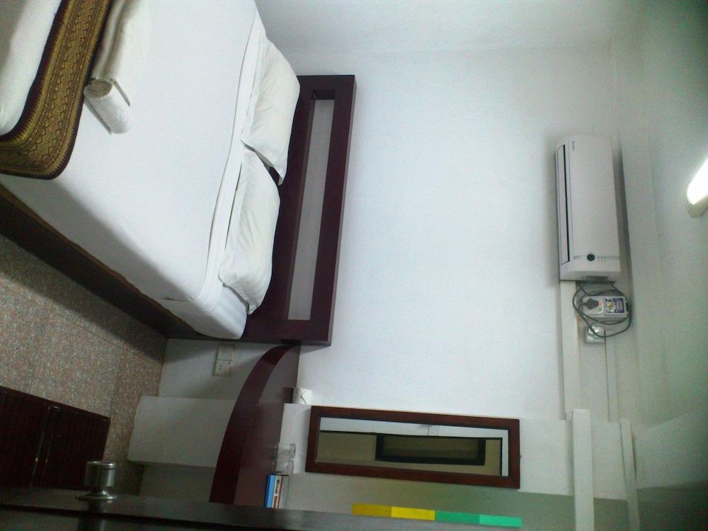 Agga Youth Hotel Yangon Exteriör bild