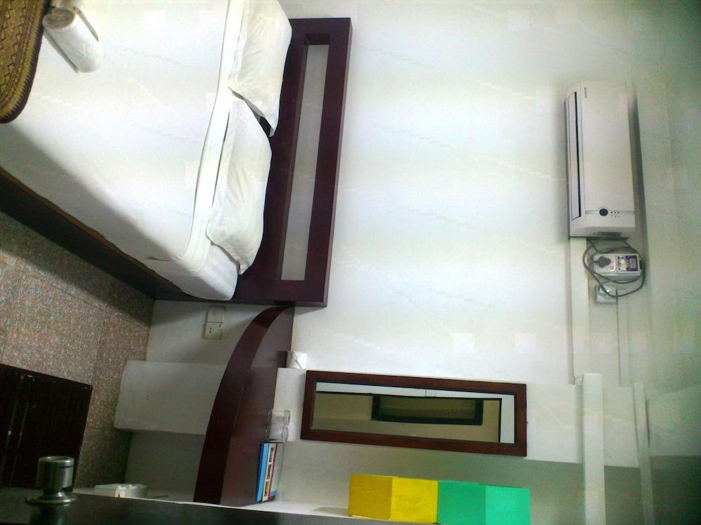 Agga Youth Hotel Yangon Exteriör bild