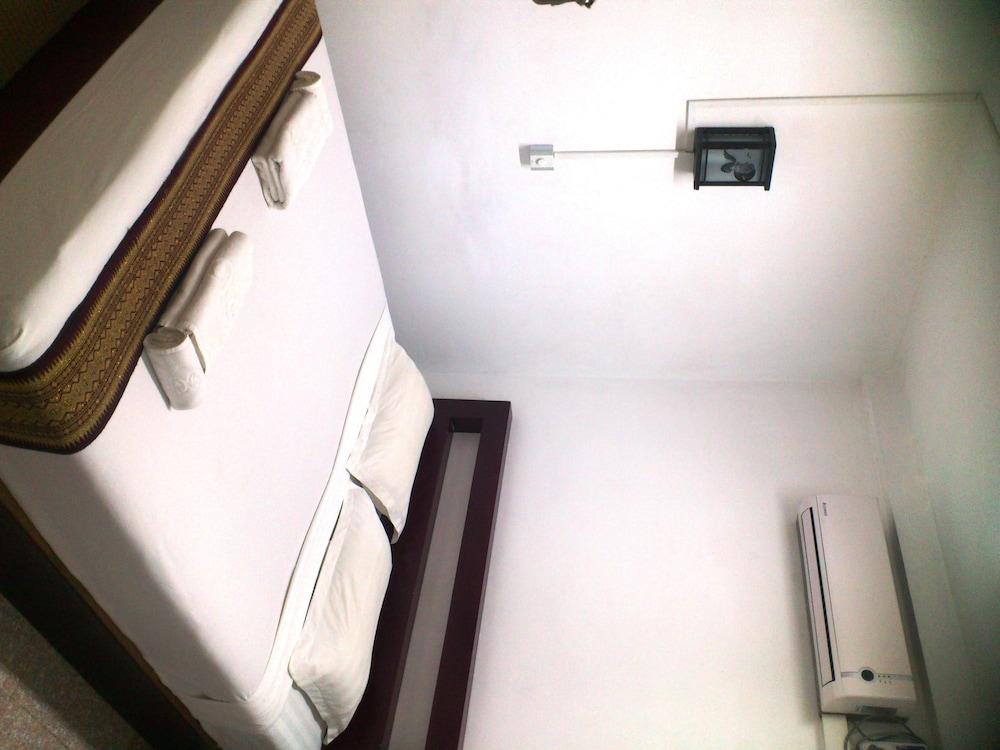 Agga Youth Hotel Yangon Exteriör bild