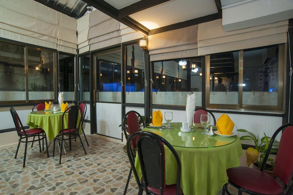 Agga Youth Hotel Yangon Exteriör bild
