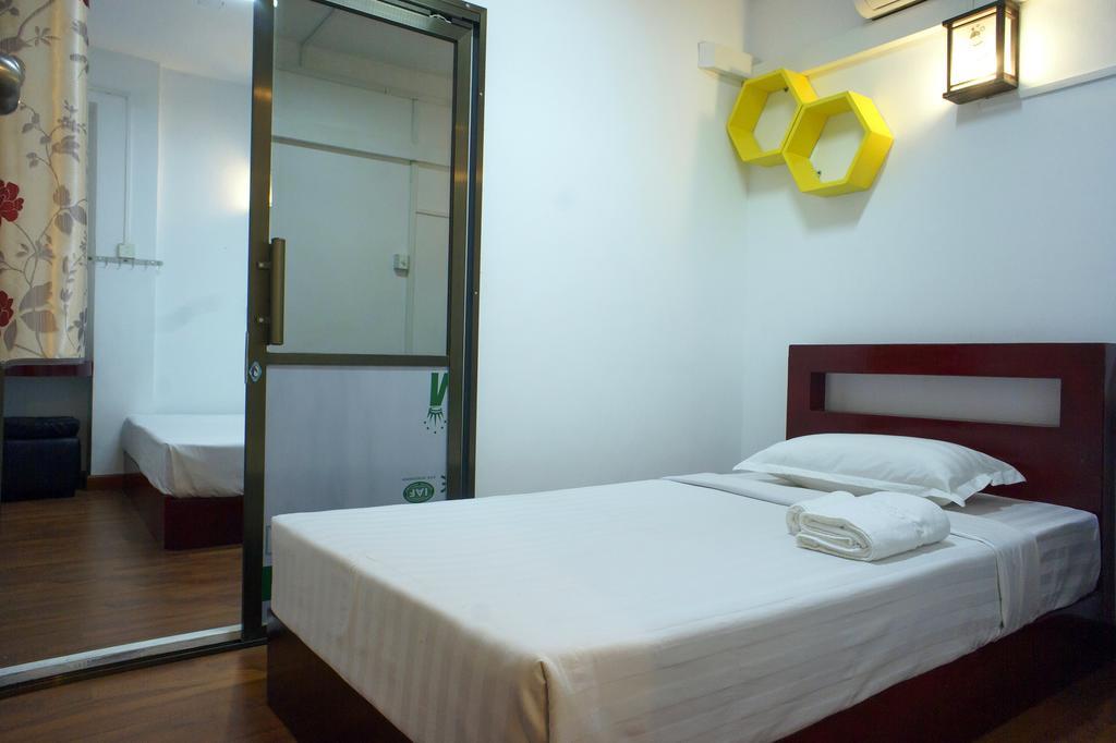 Agga Youth Hotel Yangon Exteriör bild