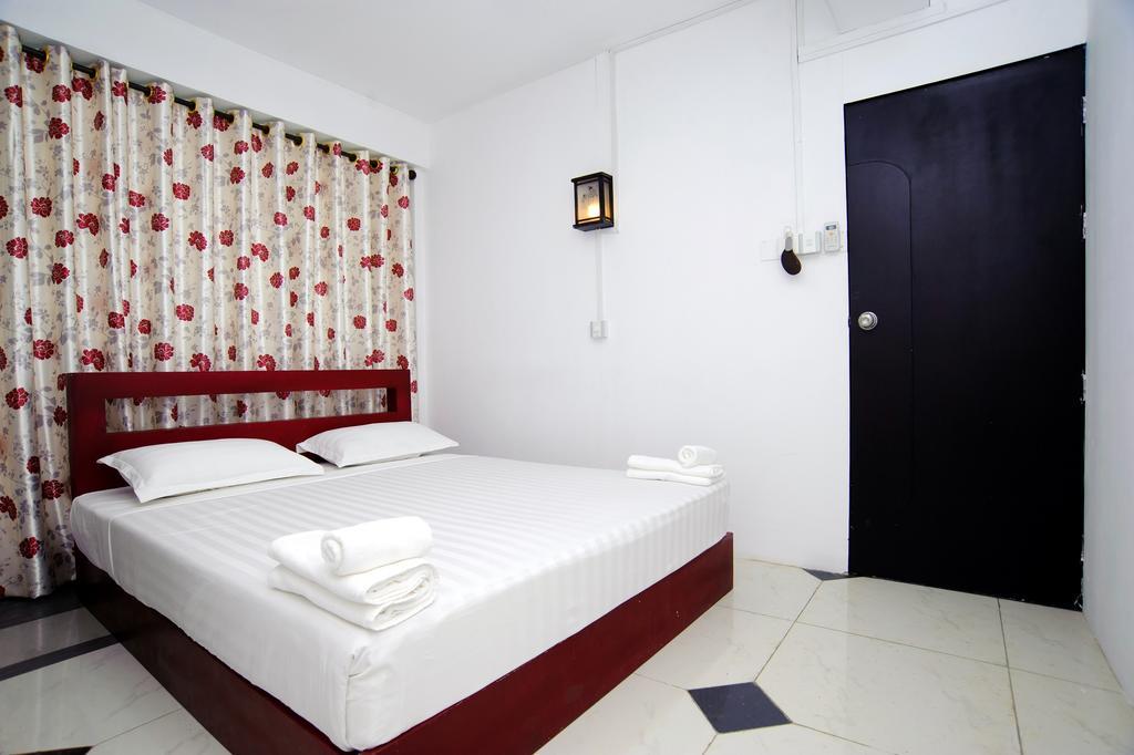 Agga Youth Hotel Yangon Exteriör bild