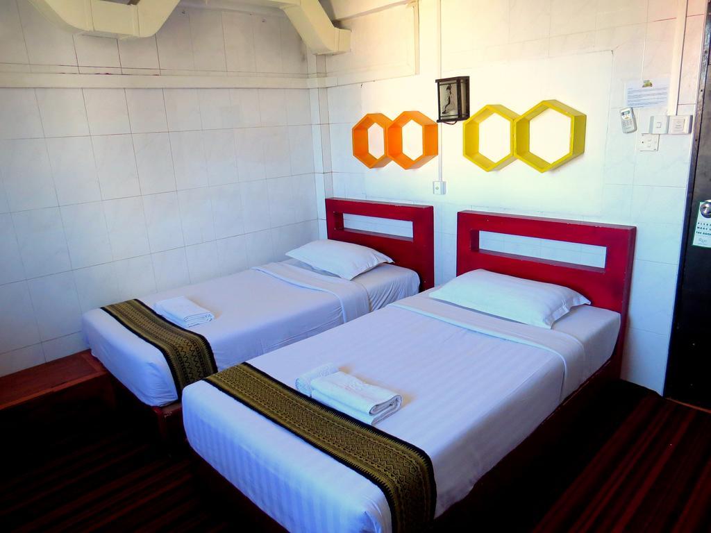 Agga Youth Hotel Yangon Exteriör bild