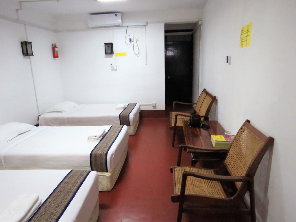 Agga Youth Hotel Yangon Exteriör bild