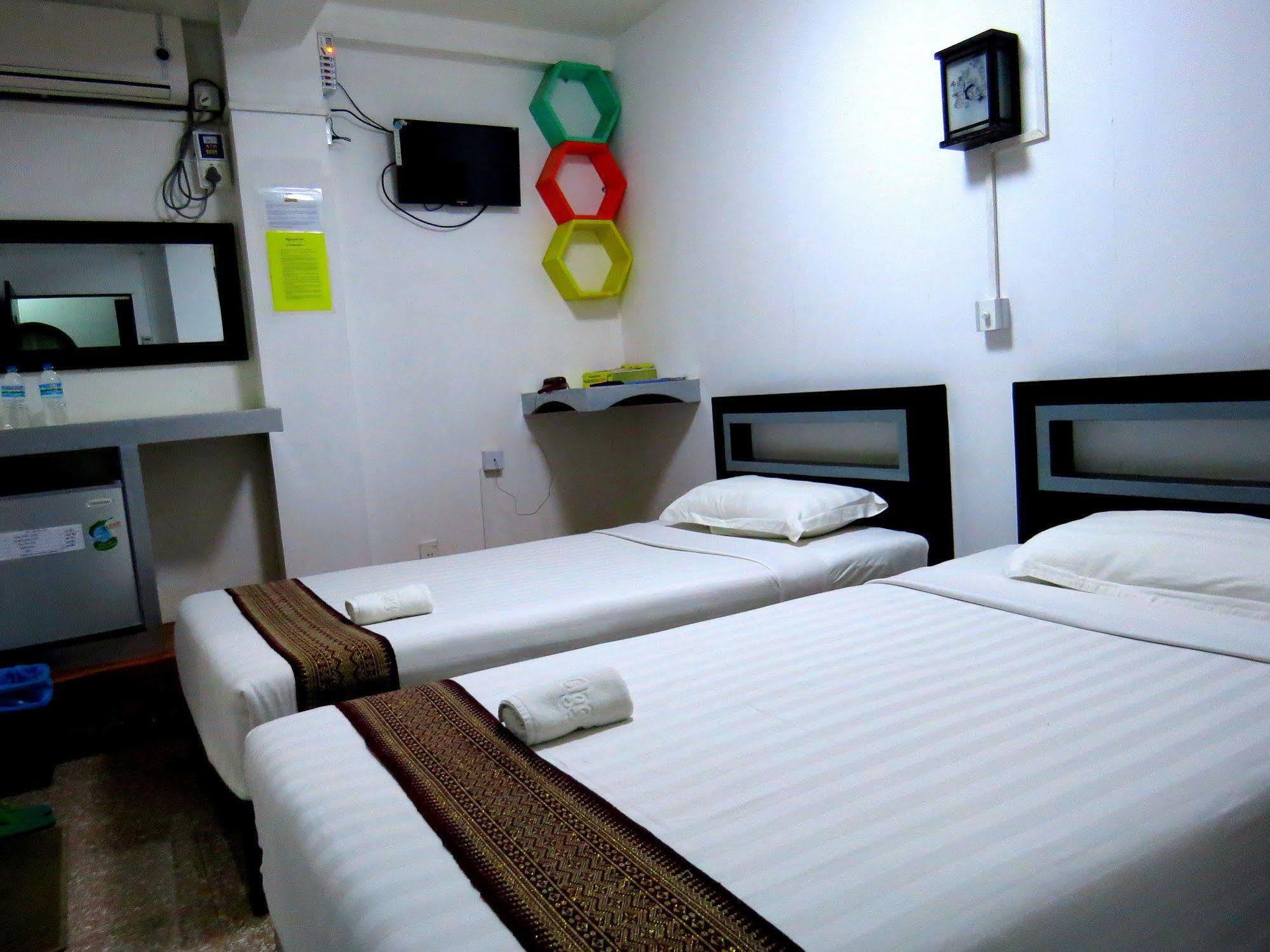 Agga Youth Hotel Yangon Exteriör bild